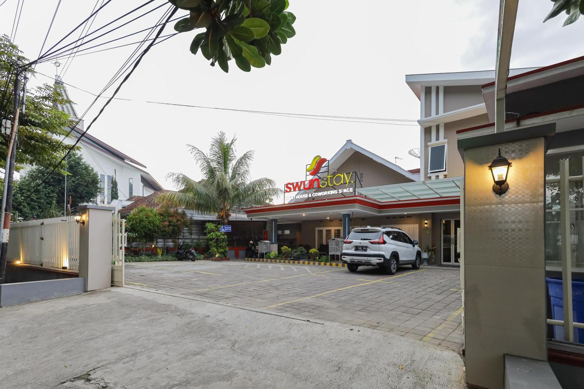 OYO 90931 Swun Stay Guest House&Coworking Space Malang Exterior foto