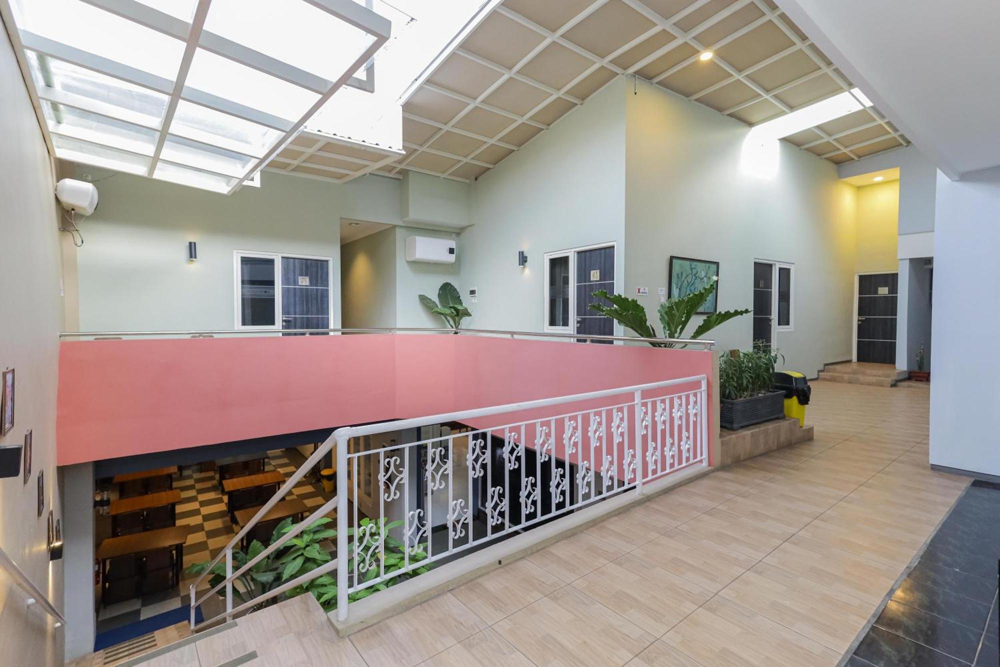 OYO 90931 Swun Stay Guest House&Coworking Space Malang Exterior foto