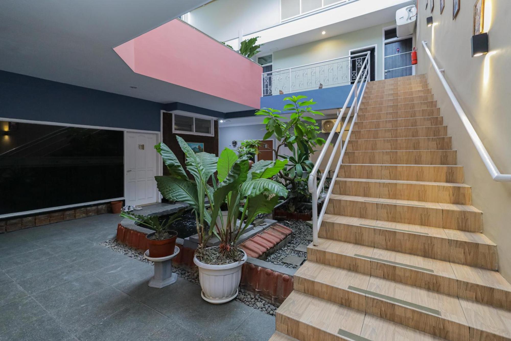 OYO 90931 Swun Stay Guest House&Coworking Space Malang Exterior foto