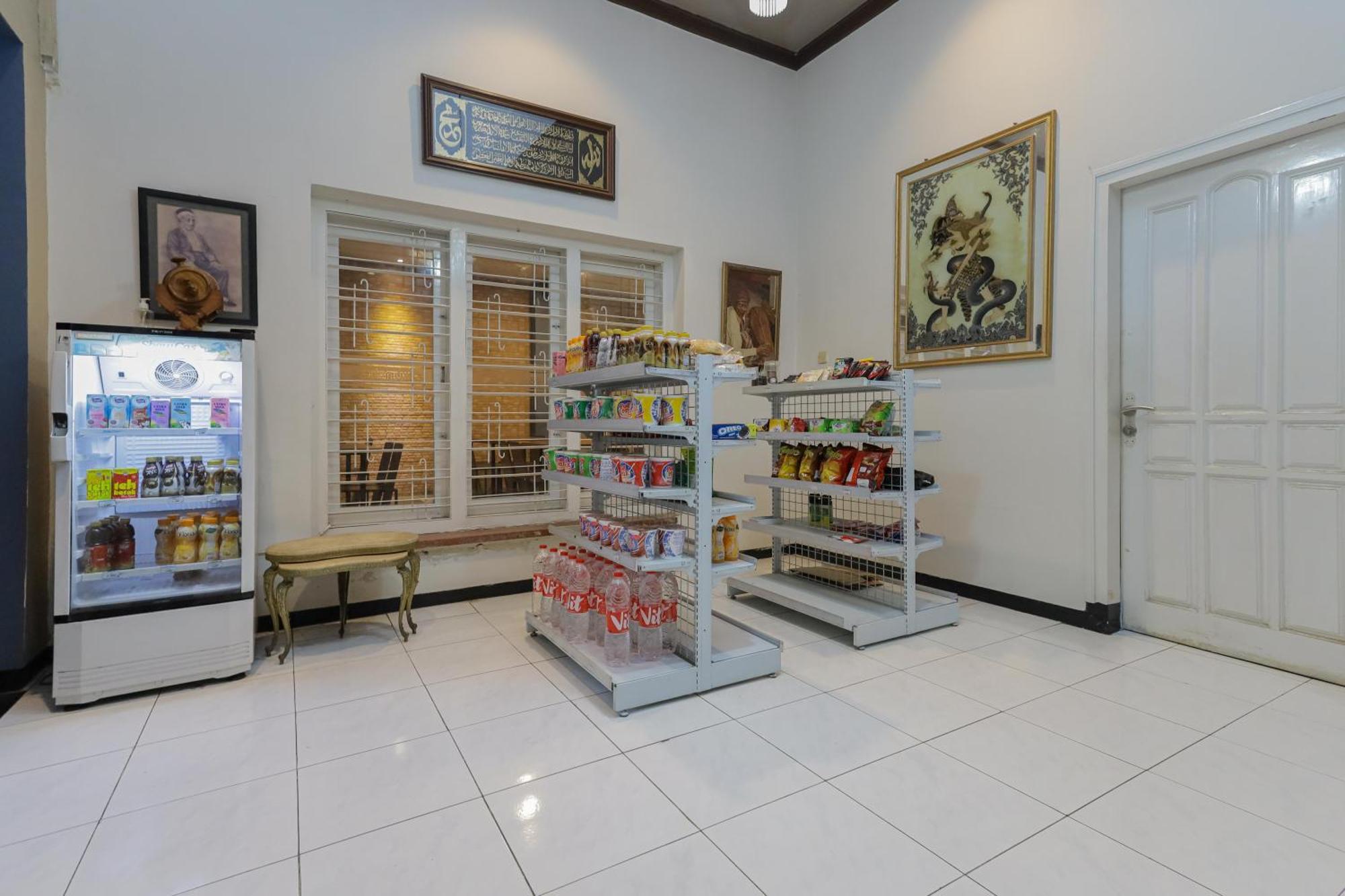 OYO 90931 Swun Stay Guest House&Coworking Space Malang Exterior foto