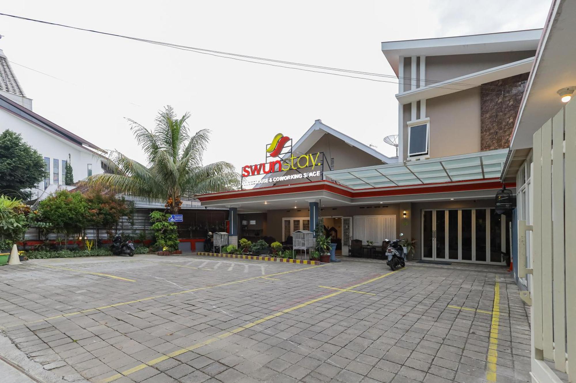 OYO 90931 Swun Stay Guest House&Coworking Space Malang Exterior foto