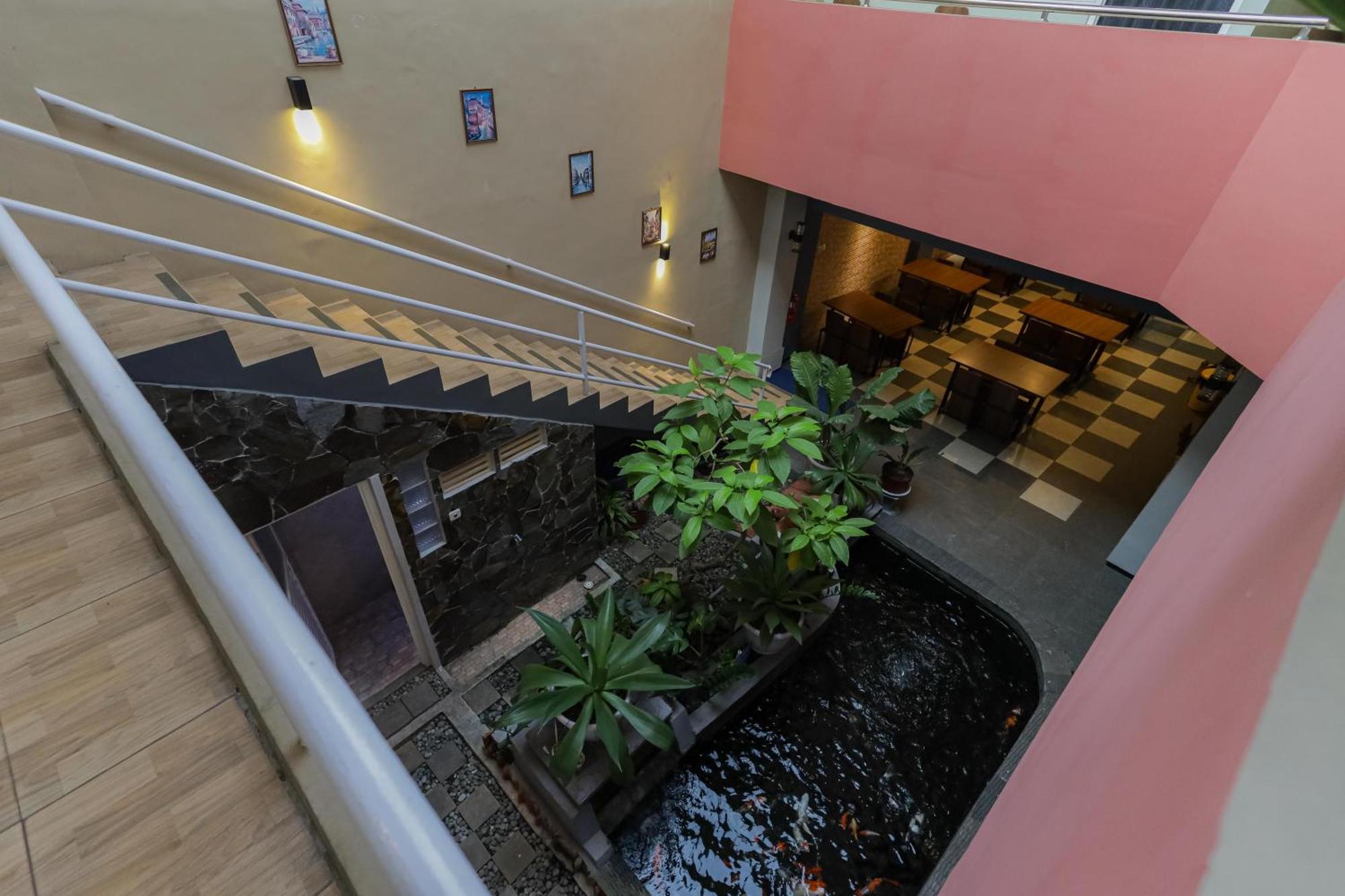 OYO 90931 Swun Stay Guest House&Coworking Space Malang Exterior foto