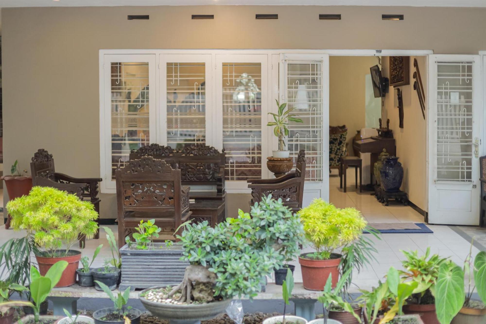 OYO 90931 Swun Stay Guest House&Coworking Space Malang Exterior foto