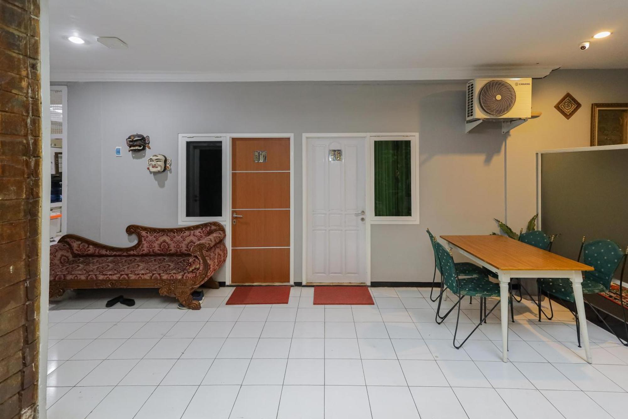 OYO 90931 Swun Stay Guest House&Coworking Space Malang Exterior foto