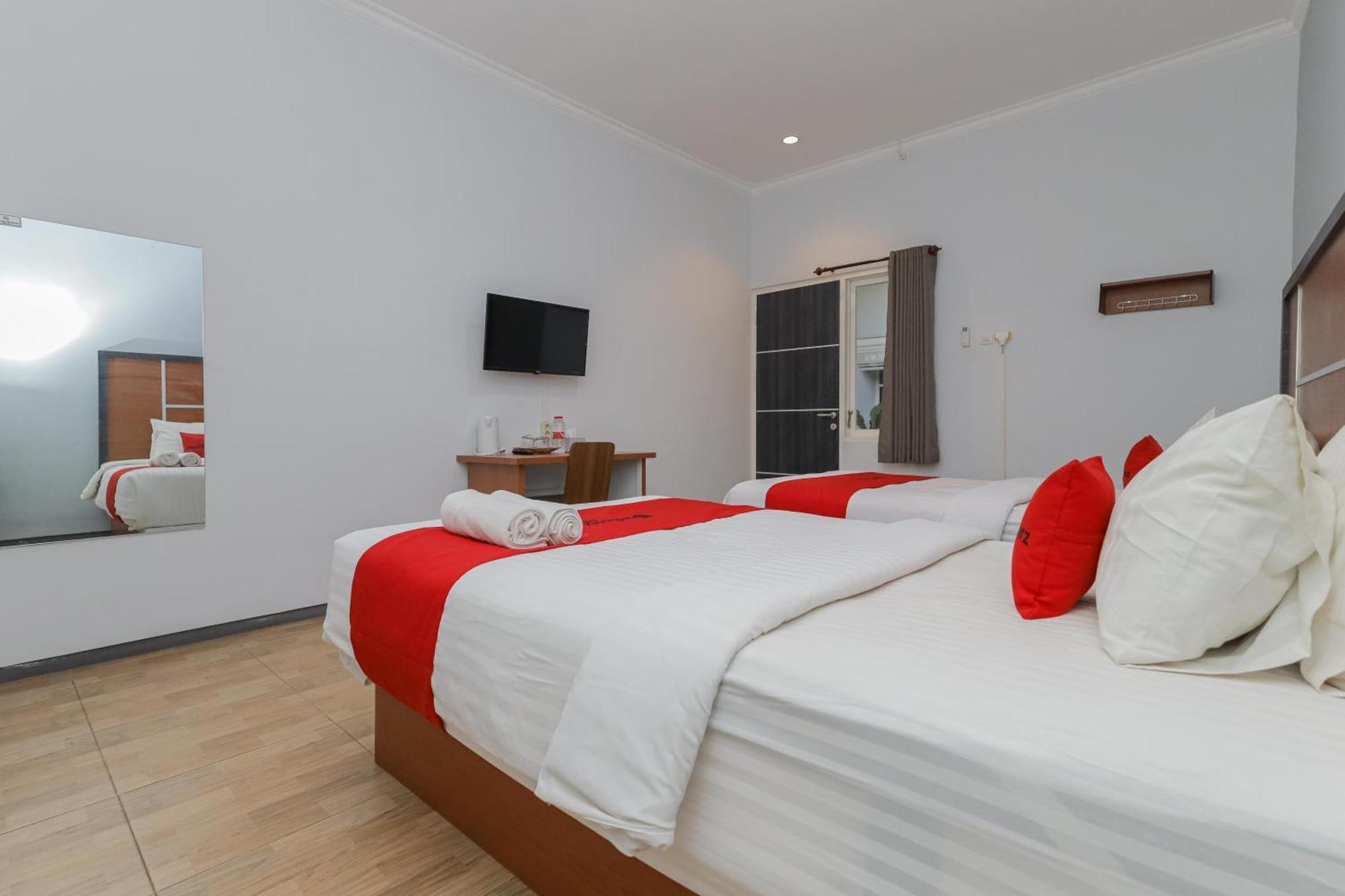 OYO 90931 Swun Stay Guest House&Coworking Space Malang Exterior foto